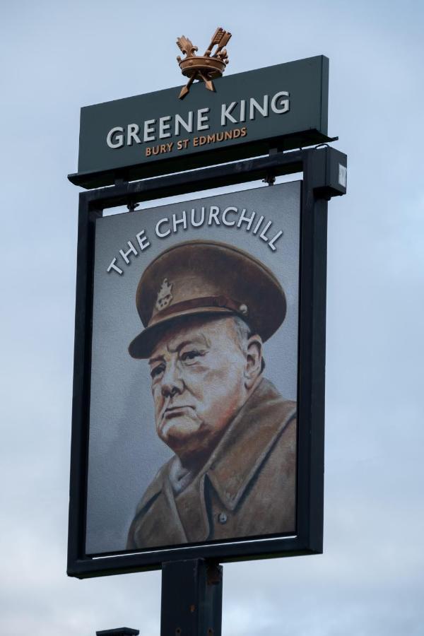 The Churchill By Greene King Inns Royal Wootton Bassett Dış mekan fotoğraf