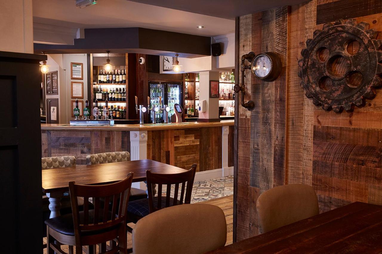 The Churchill By Greene King Inns Royal Wootton Bassett Dış mekan fotoğraf