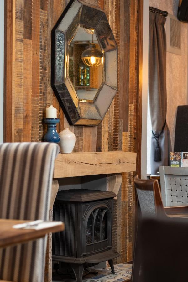 The Churchill By Greene King Inns Royal Wootton Bassett Dış mekan fotoğraf